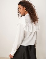 scallop blouse in pearl white