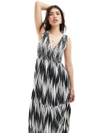 v-neck crinkle midi sundress with tiered skirt in abstract print