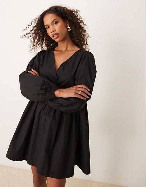 cotton v-neck mini smock dress in black